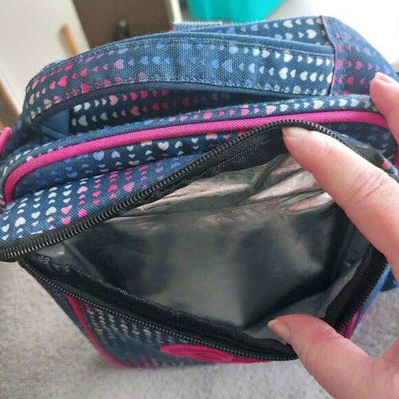 insulated Roots lunch bag, quintessentially Canadian! - Picture 4 of 4